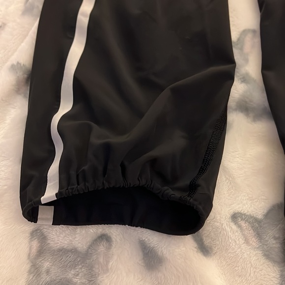 Ivivva pants in black. Size 14. - Picture 9 of 9